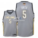Camisetas de NBA Ninos JR. Smith Cleveland Cavaliers 2018 Finales Nike Gris Ciudad Parche