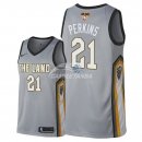 Camisetas NBA Cleveland Cavaliers Kendrick Perkins 2018 Finales Nike Gris Ciudad Parche