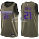 Camisetas NBA Salute To Servicio Sacramento Kings Vlade Divac Nike Ejercito Verde 2018