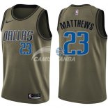 Camisetas NBA Salute To Servicio Dallas Mavericks Wesley Matthews Nike Ejercito Verde 2018